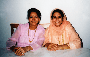 mom and naniji